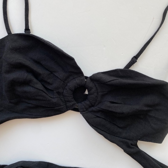 Avec les filles linen blend wrap around crop top - Picture 2 of 5